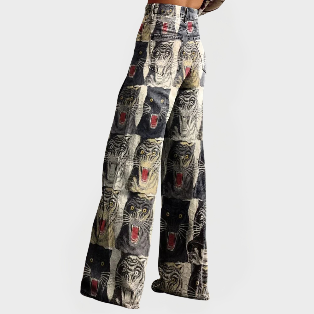 Fashionable wide-leg jeans with a comfortable fit