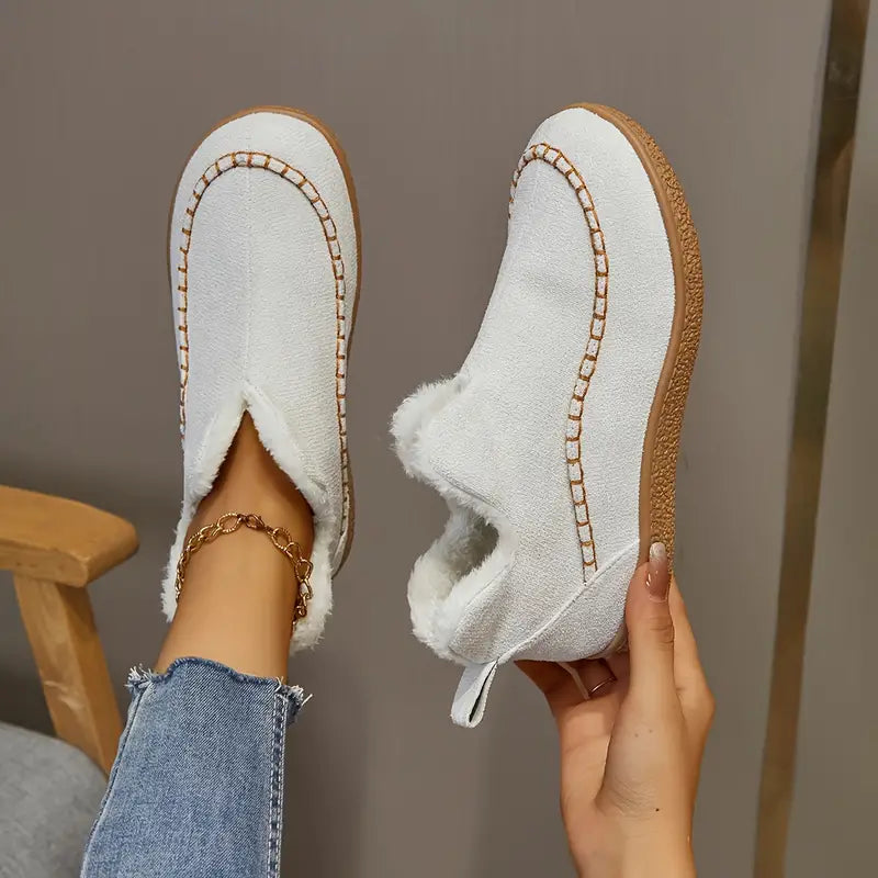 Women's Warm Faux Fur-Lined Slip-On Ankle Boots with Moccasin Stitching and Textured Rubber Sole – Cosy Casual Winter Walking Shoes for Comfortable Everyday Wear and Outdoor Outings