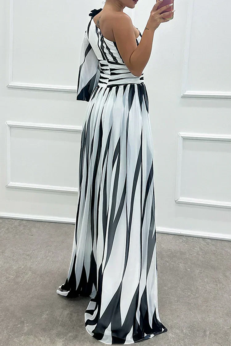 Hazel™ | Elegant Striped Maxi Dress with Off-Shoulder Design