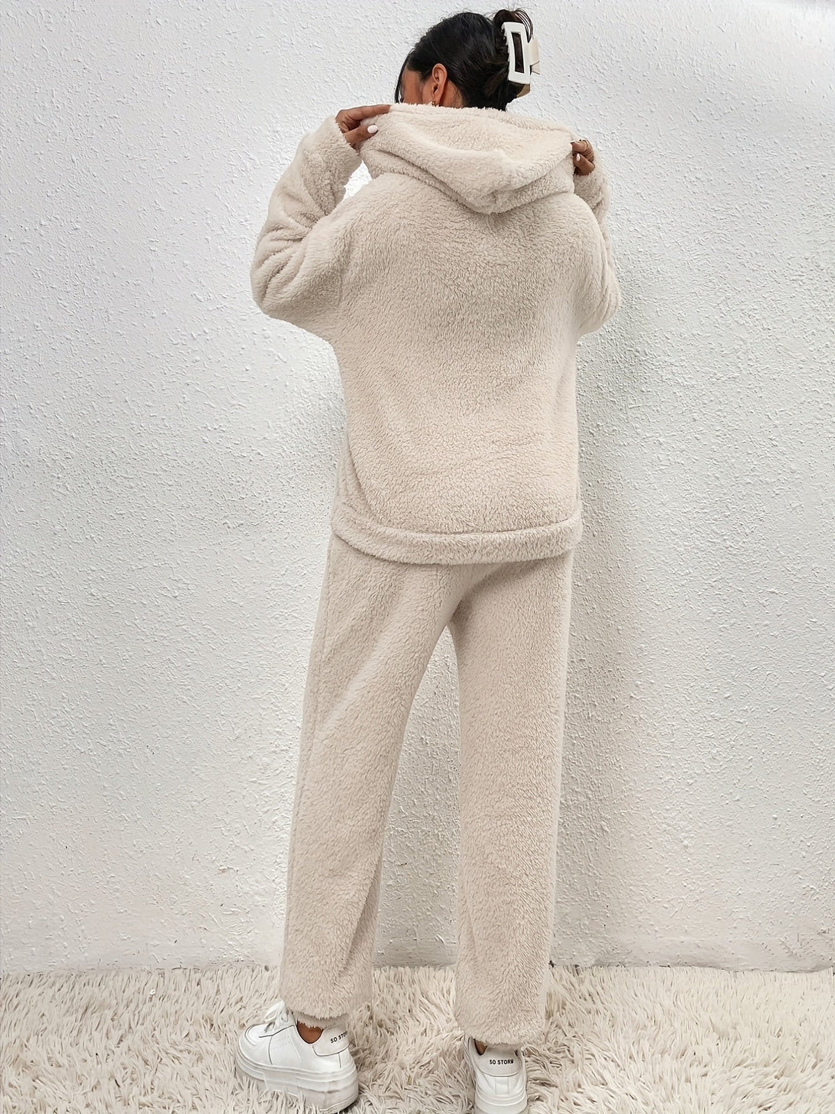 Women’s Teddy Fleece Two-Piece Lounge Set – Soft Hooded Long-Sleeve Top and Relaxed Trouser Outfit for Cosy Autumn Winter Everyday Wear