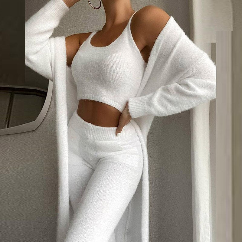 Women’s Plush Fleece Three-Piece Loungewear Set – Warm Layering Outfit for Autumn and Winter